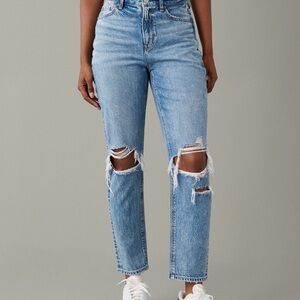 AE Strigid Ripped Mom Jean